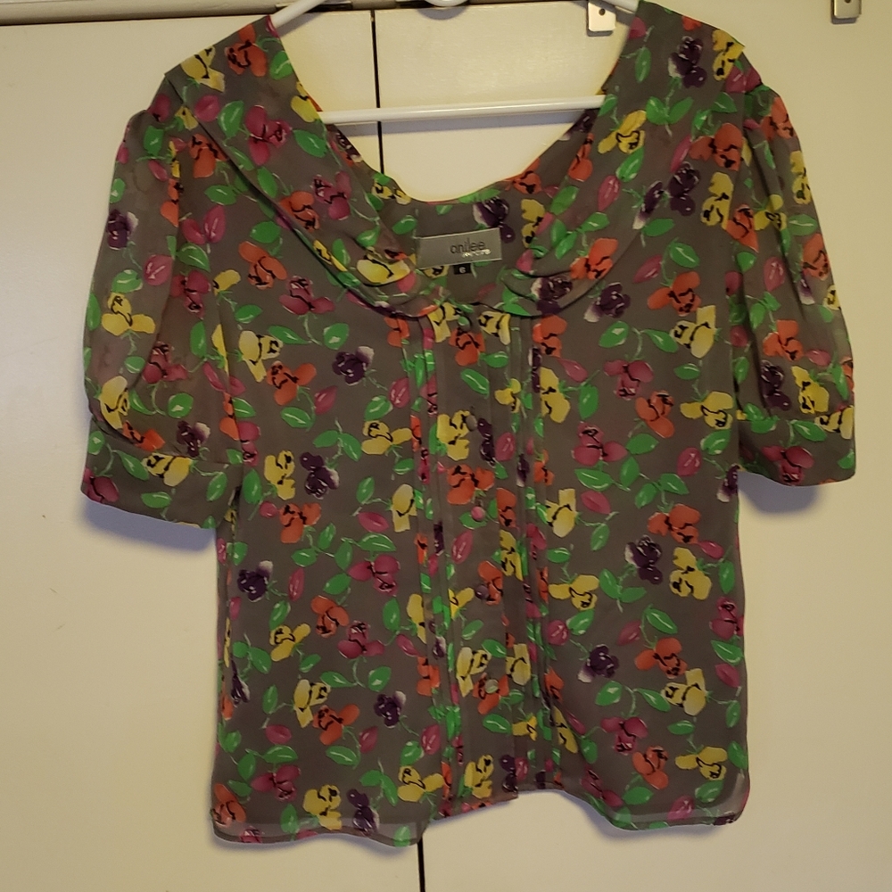 **4 items for $15** NWOT Ani Lee Puffy Sleeve Top